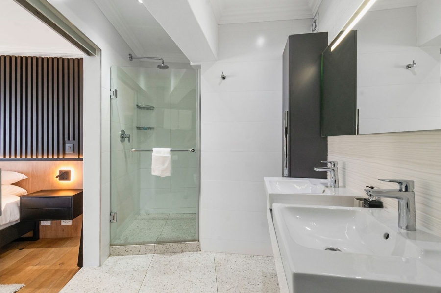 3 Bedroom Property for Sale in Sea Point Western Cape